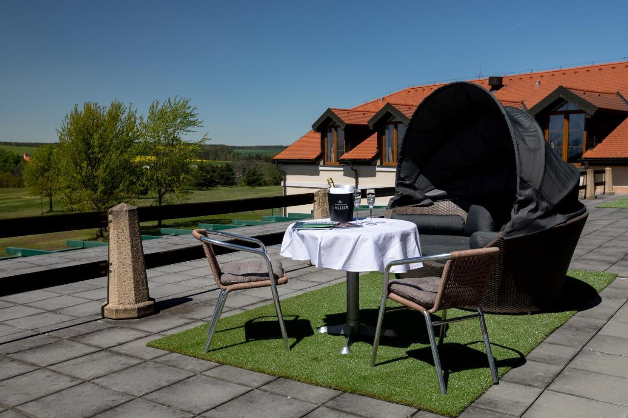 Darovansky Dvur - Wellness & Golf Hotel Břasy Esterno foto