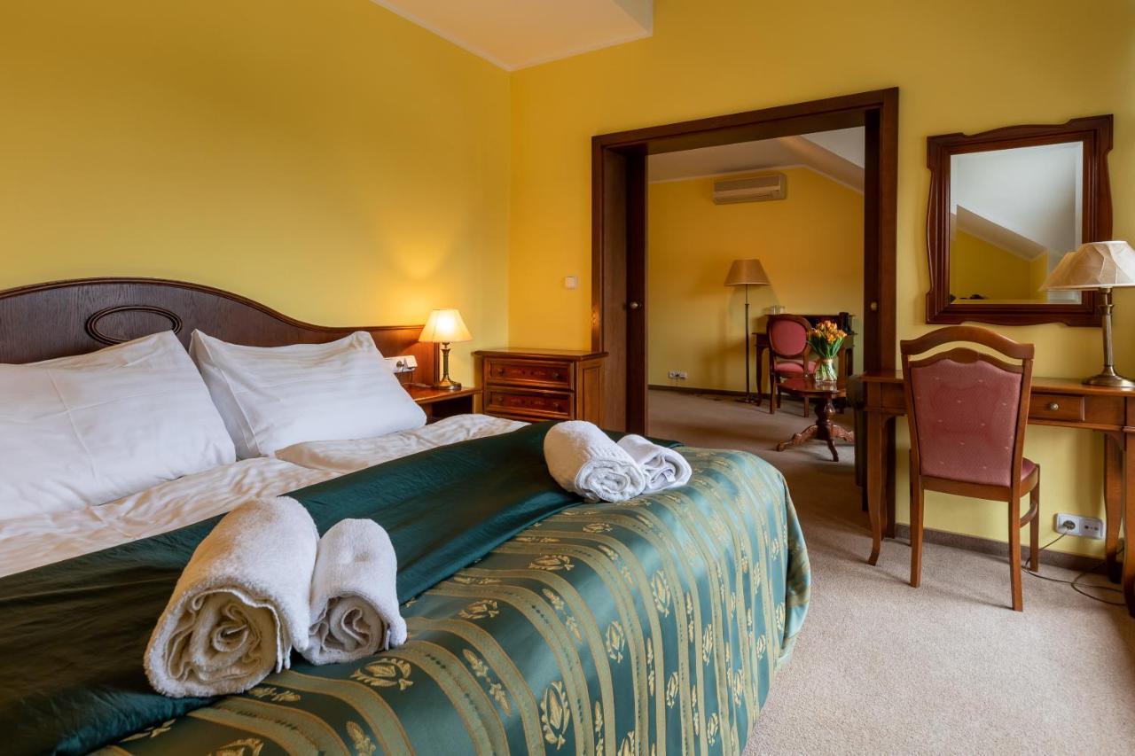 Darovansky Dvur - Wellness & Golf Hotel Břasy Esterno foto
