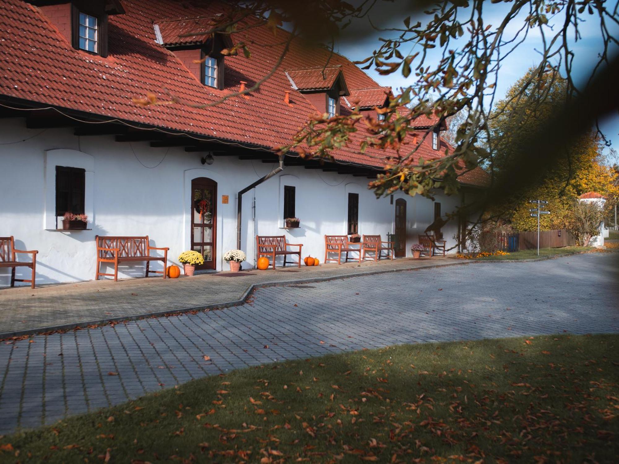 Darovansky Dvur - Wellness & Golf Hotel Břasy Esterno foto
