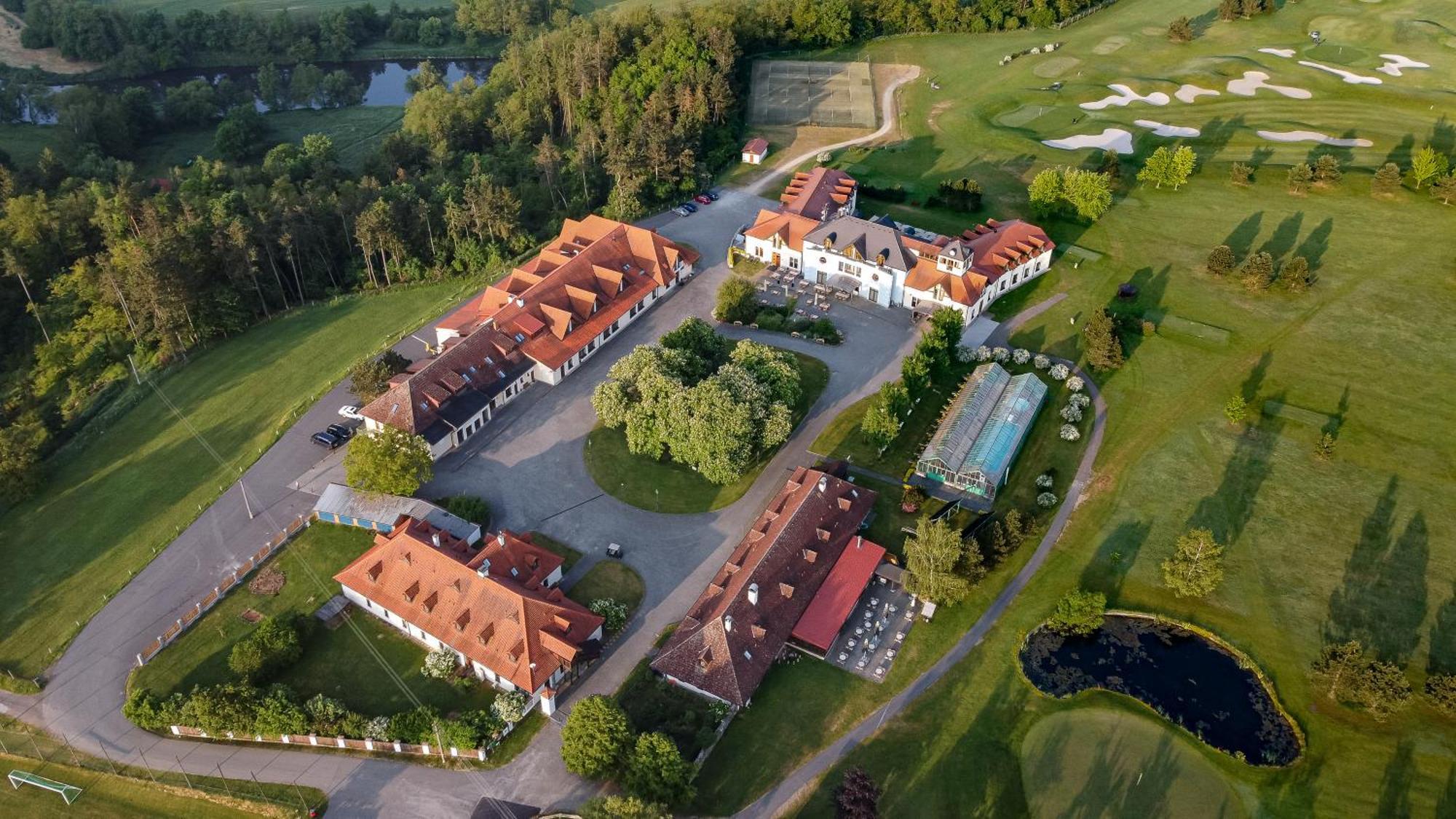 Darovansky Dvur - Wellness & Golf Hotel Břasy Esterno foto