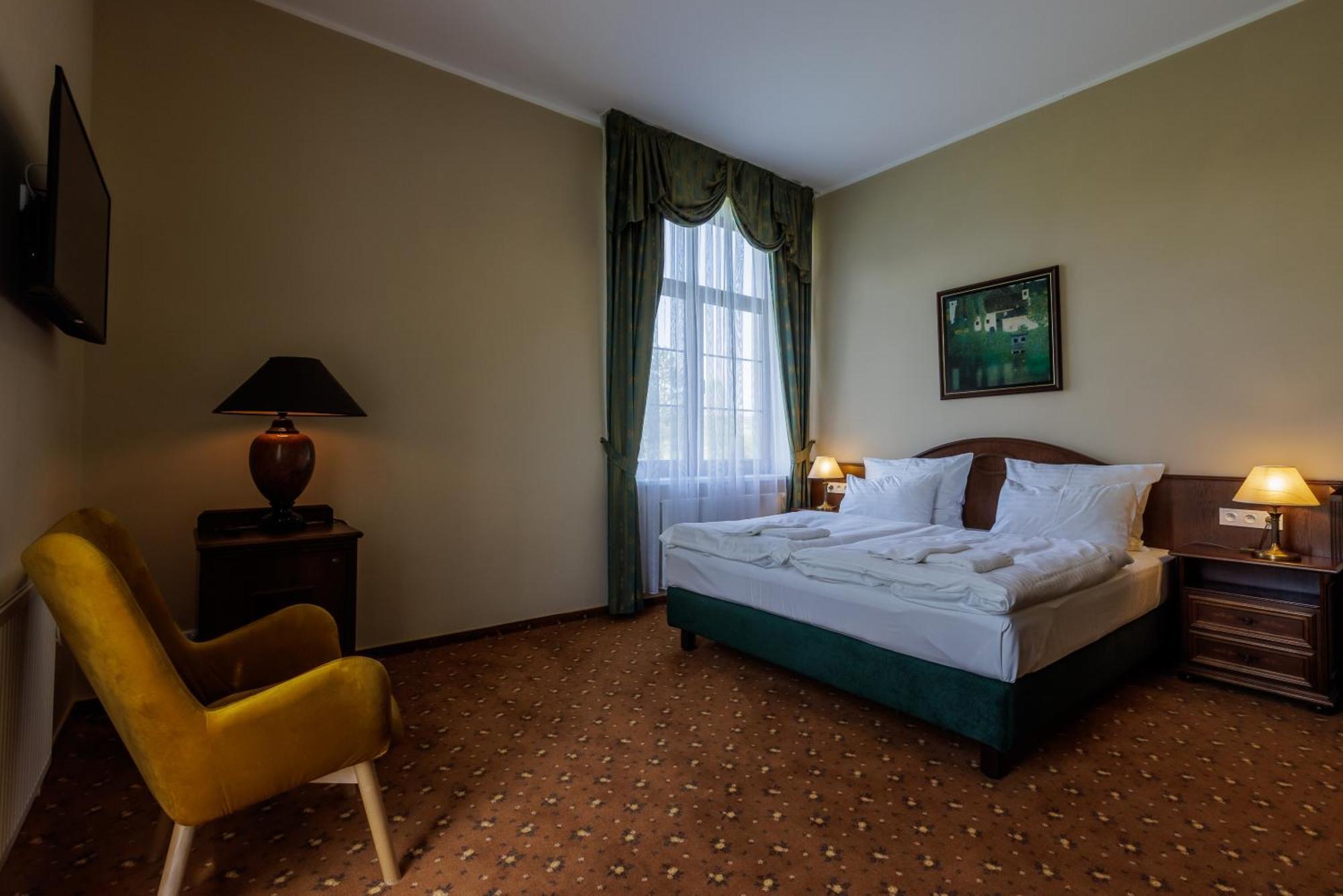 Darovansky Dvur - Wellness & Golf Hotel Břasy Esterno foto