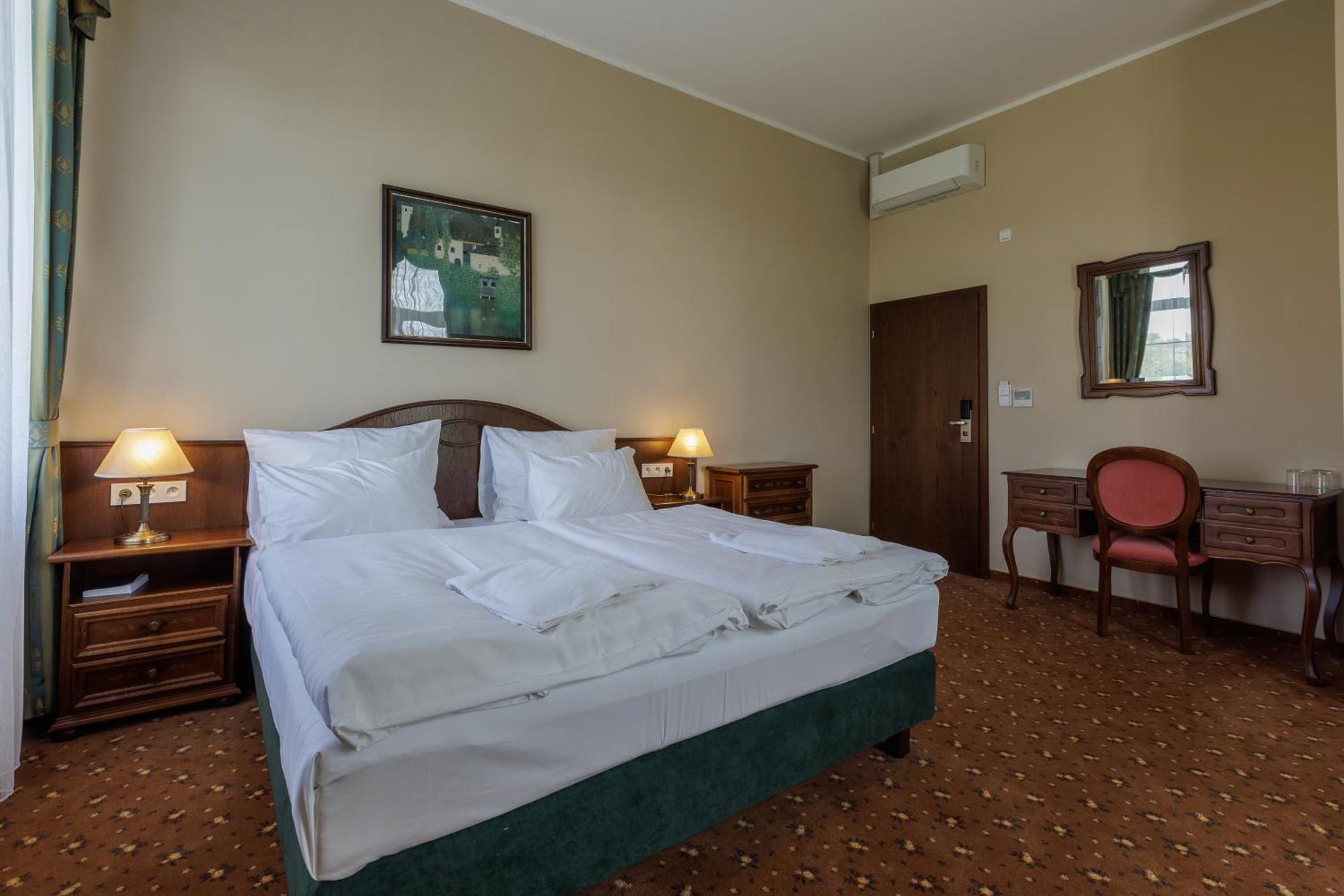 Darovansky Dvur - Wellness & Golf Hotel Břasy Esterno foto