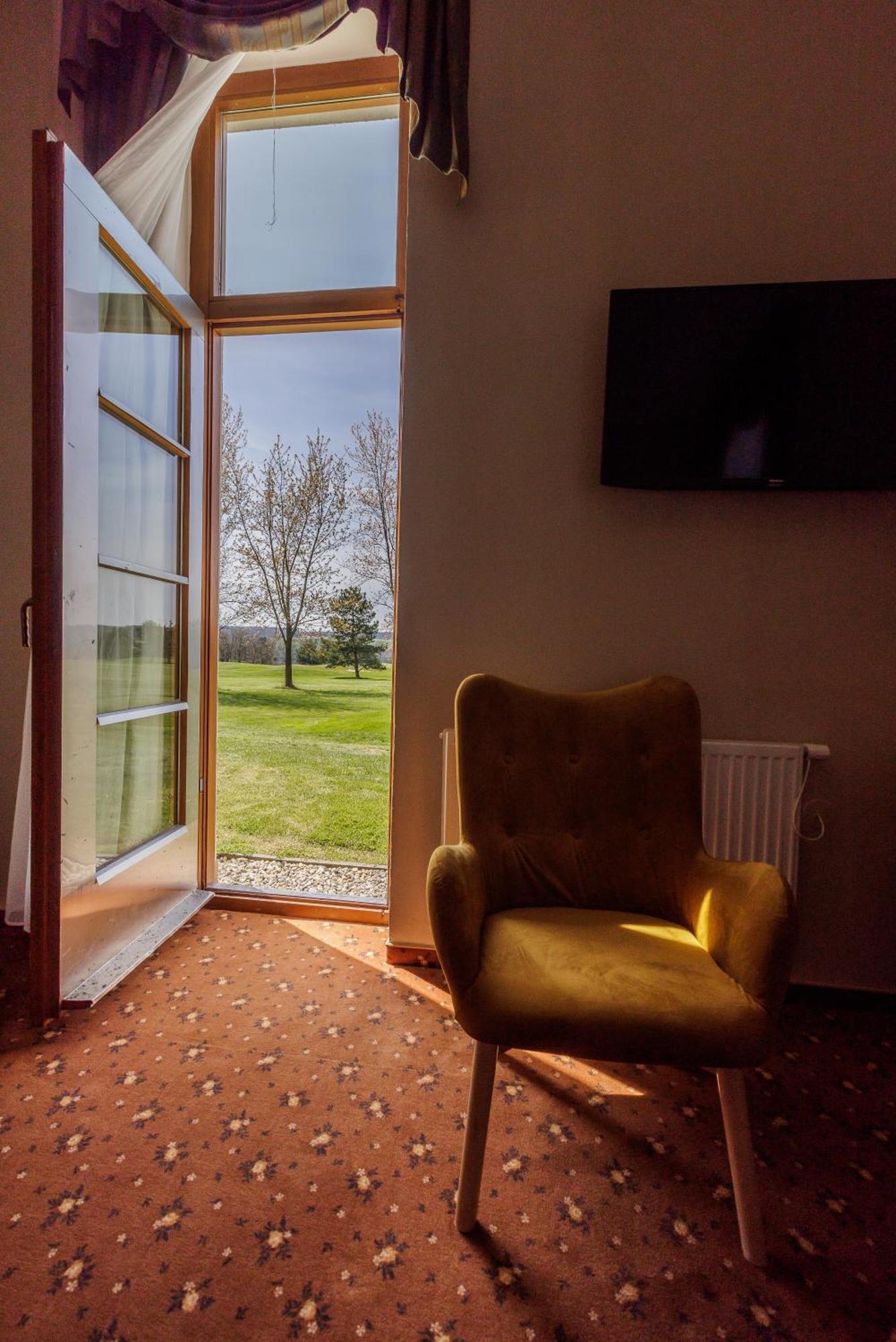 Darovansky Dvur - Wellness & Golf Hotel Břasy Esterno foto