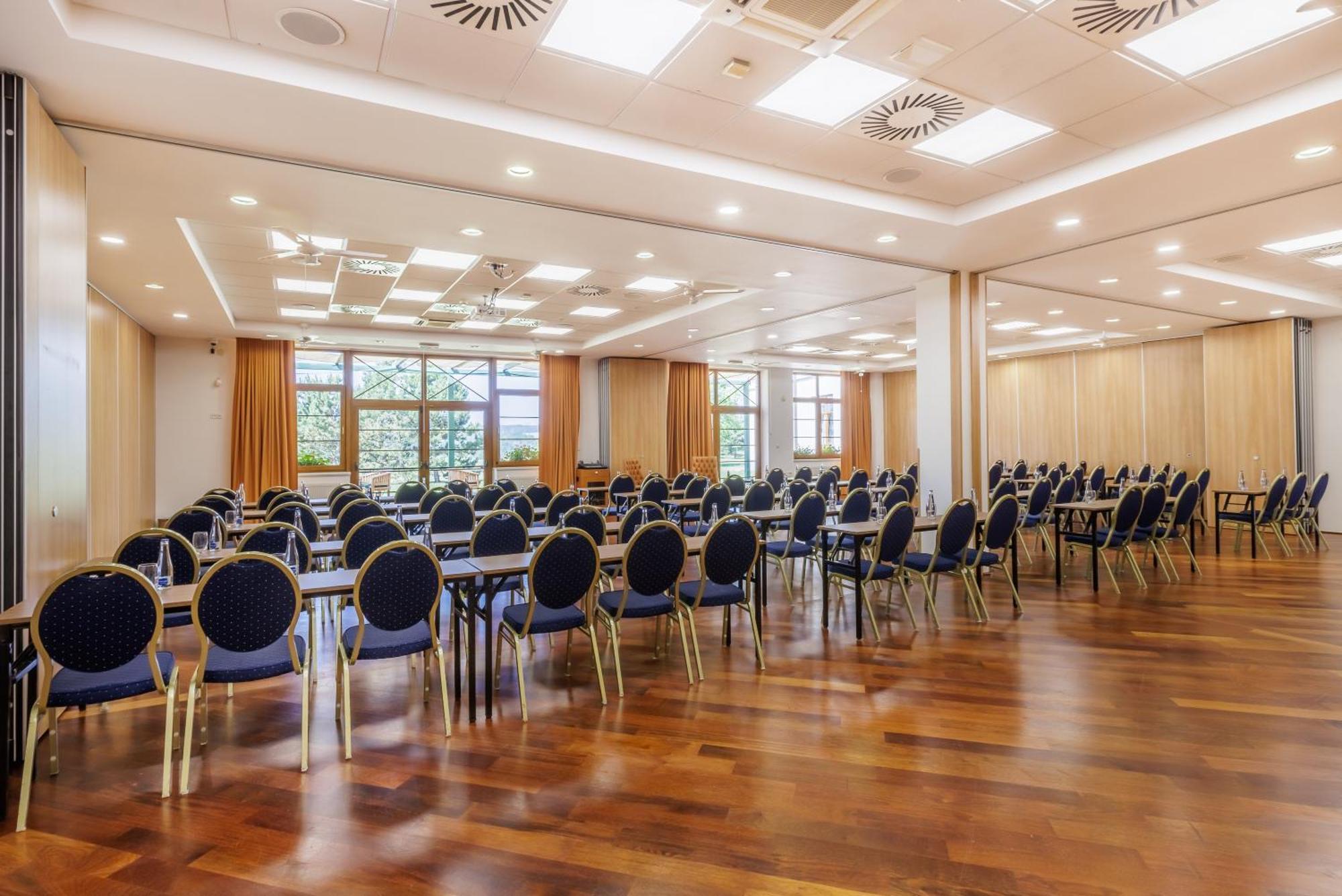 Darovansky Dvur - Wellness & Golf Hotel Břasy Esterno foto