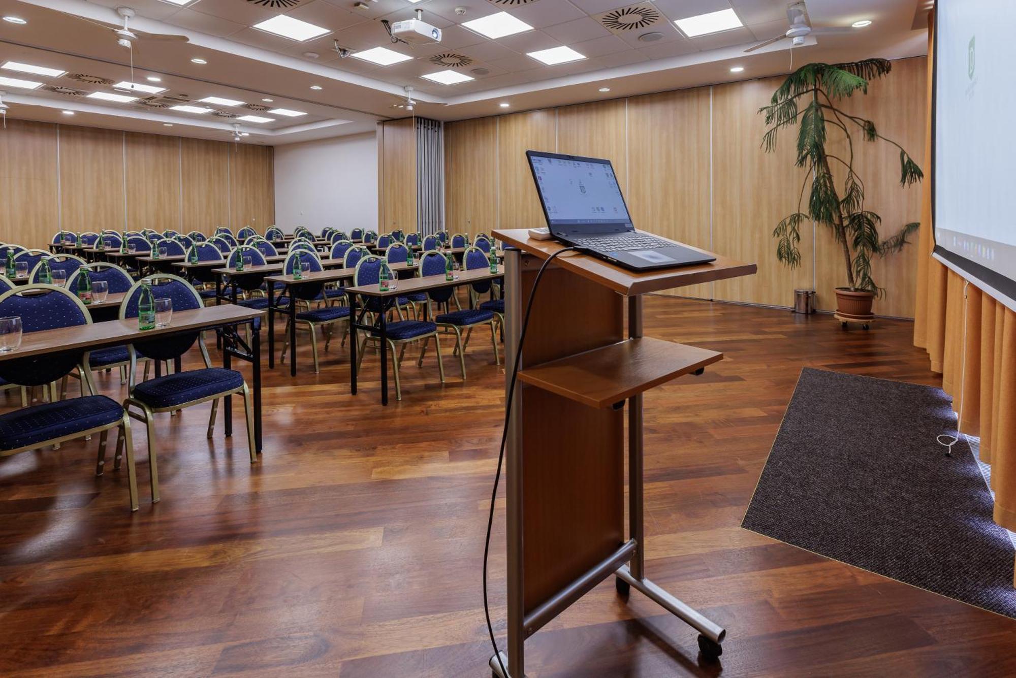 Darovansky Dvur - Wellness & Golf Hotel Břasy Esterno foto
