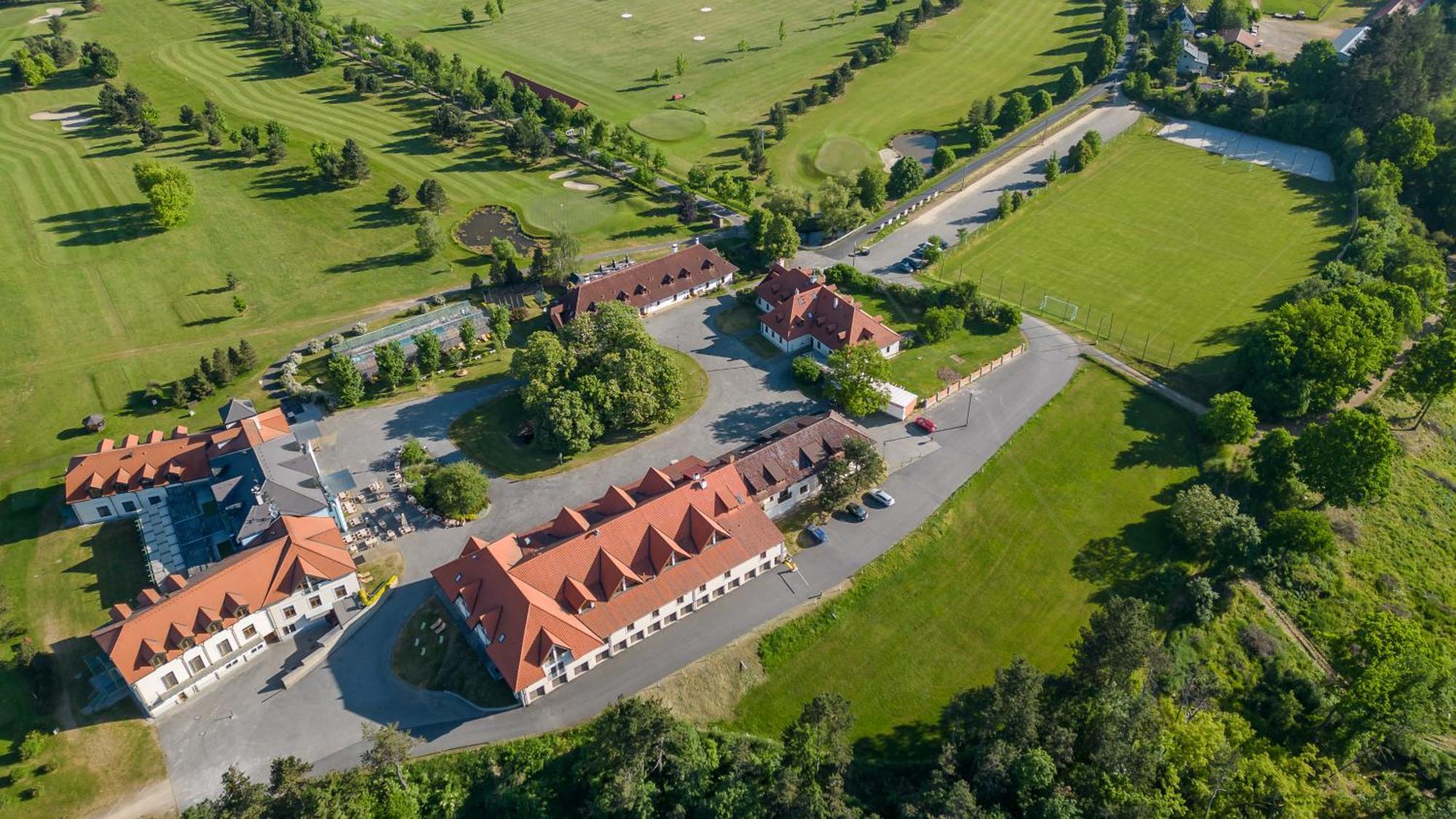Darovansky Dvur - Wellness & Golf Hotel Břasy Esterno foto