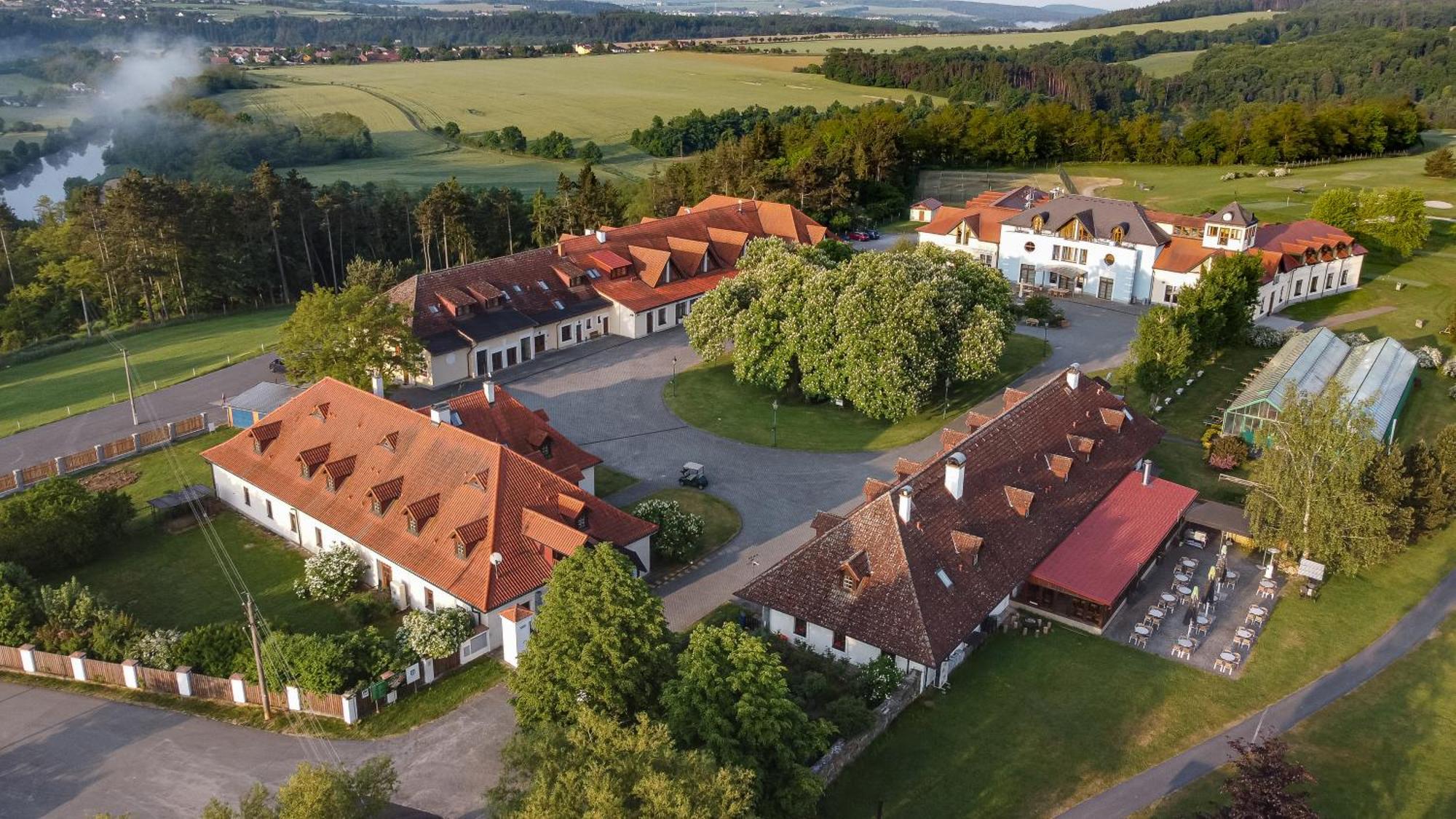 Darovansky Dvur - Wellness & Golf Hotel Břasy Esterno foto