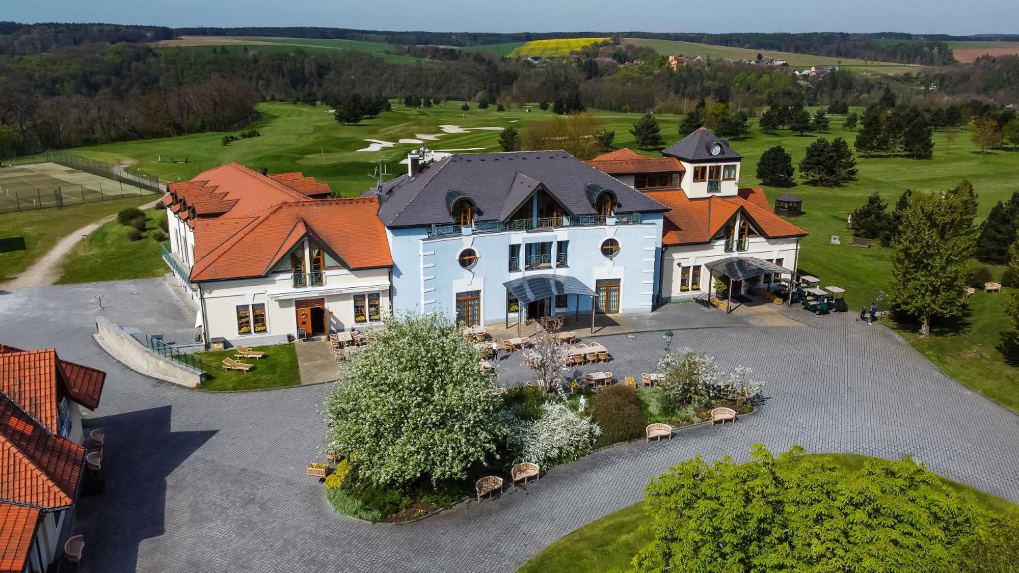 Darovansky Dvur - Wellness & Golf Hotel Břasy Esterno foto