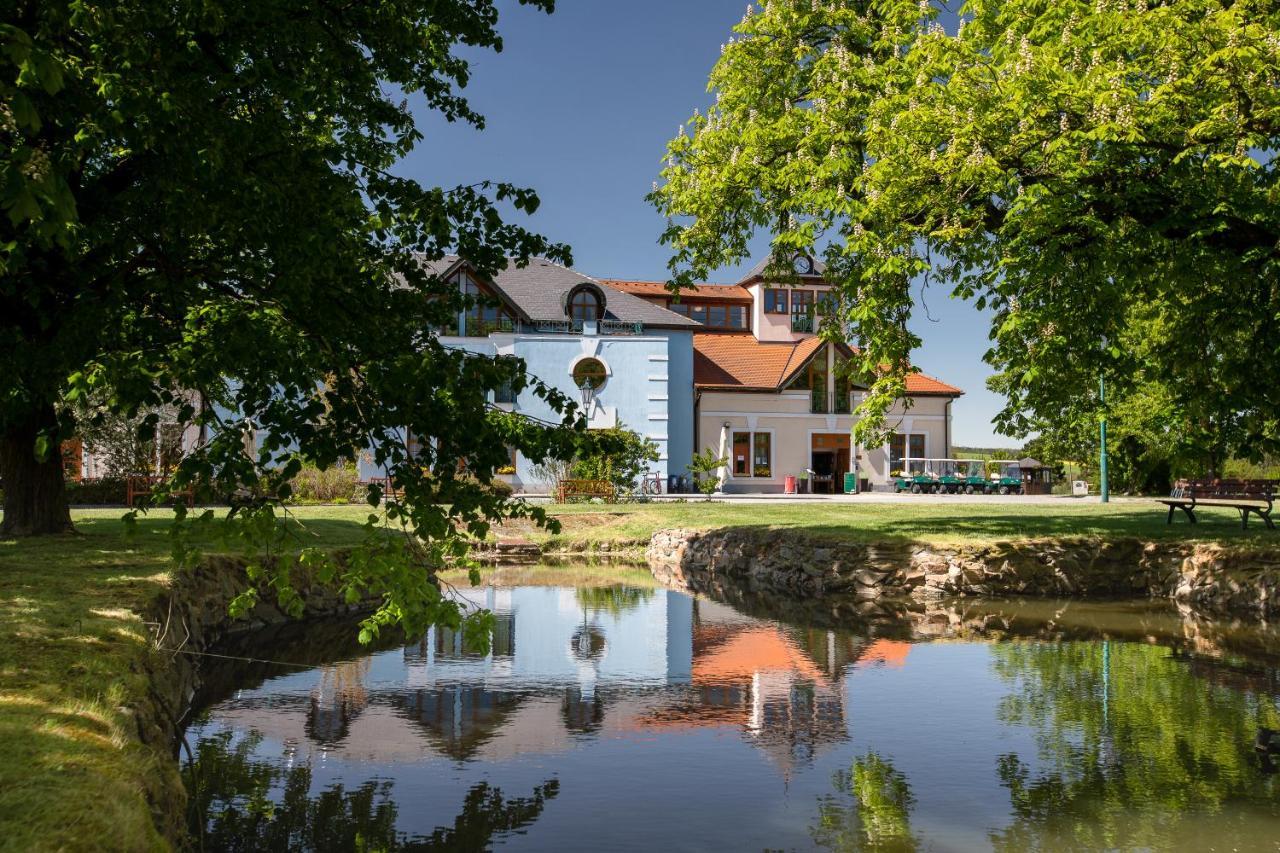 Darovansky Dvur - Wellness & Golf Hotel Břasy Esterno foto